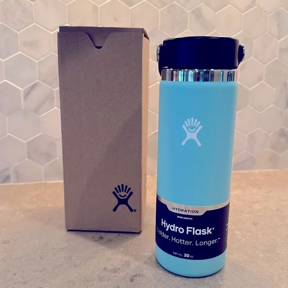 Brand new HydroFlask 20oz wide flex cap alpine color